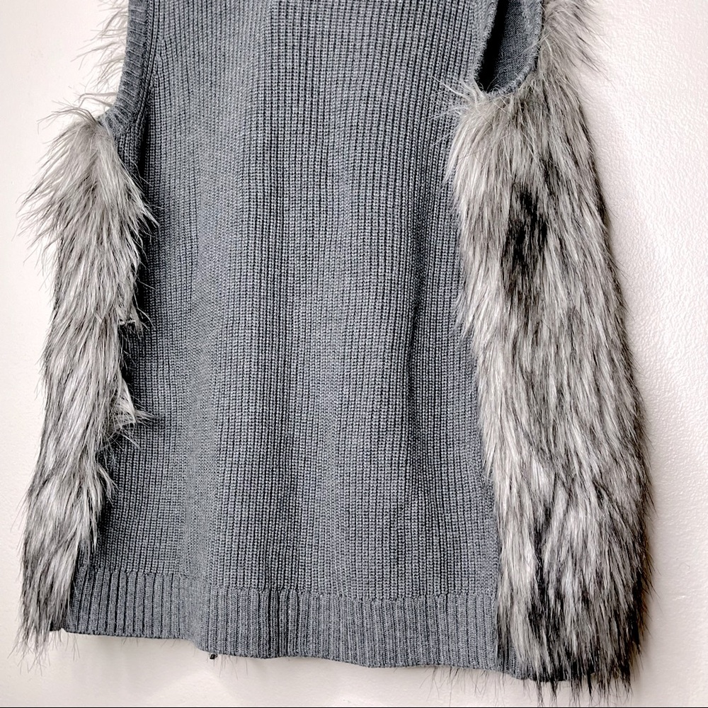 Calvin Klein Women's Gray Faux Fur Zip Buckle Sweater Vest Size S - Picture 9 of 9